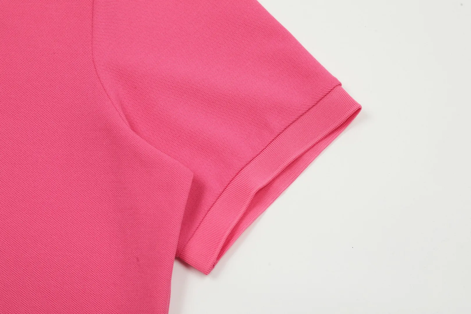 🅿️152 "Top quality" Style number: DS001# (not off the shelves all year round) [Ralph Lauren classic pony embroidered lapel POLO short sleeves] ✅Ralph Lauren Ralph Lauren classic basic versatile POLO short sleeves ✅Main supply platform live broadcast Wholesale entities will be replenished when out of stock Not removed from the shelves ✅ZP quality 1:1 version Scan the code to enter the GF website Z cabinet quality ✅Detailed quality The only one in Guangzhou Imported pique fabrics Mainly high-end, cost-effective and good quality. Needless to say, the version is restored to the original version. The maximum size can be worn up to 210 pounds. Loose, comfortable and stress-free. ✅Wear for work and life. Suitable for various occasions. A must-have recommendation for couples. Size: